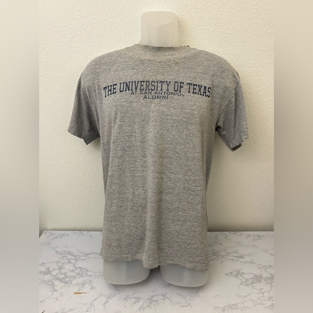 Vintage MV Sport UTSA alumni Shirt Men’s M Gray Short Sleeve Pullover Tee​